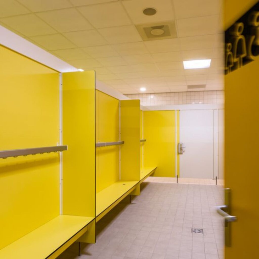 Vacature meewerkend voorman montage interieurbouw - voorbeeld project kleedhokjes