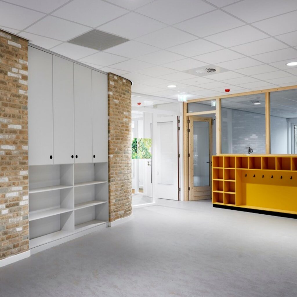 Vacature meewerkend voorman montage interieurbouw - voorbeeld project school